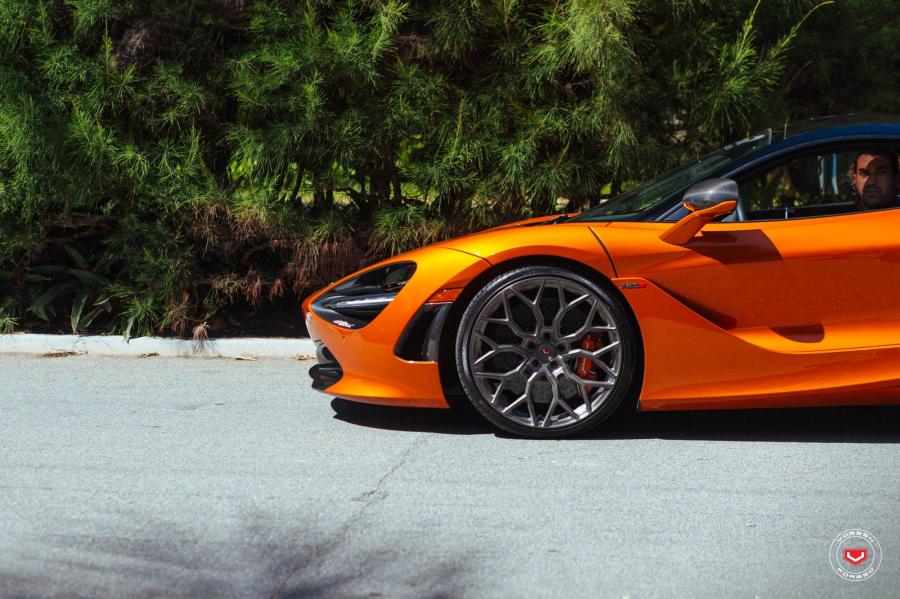 Детали экстерьера McLaren 720S on Vossen Wheels (S17-01) 2018 года  (фото 9 из 21)
